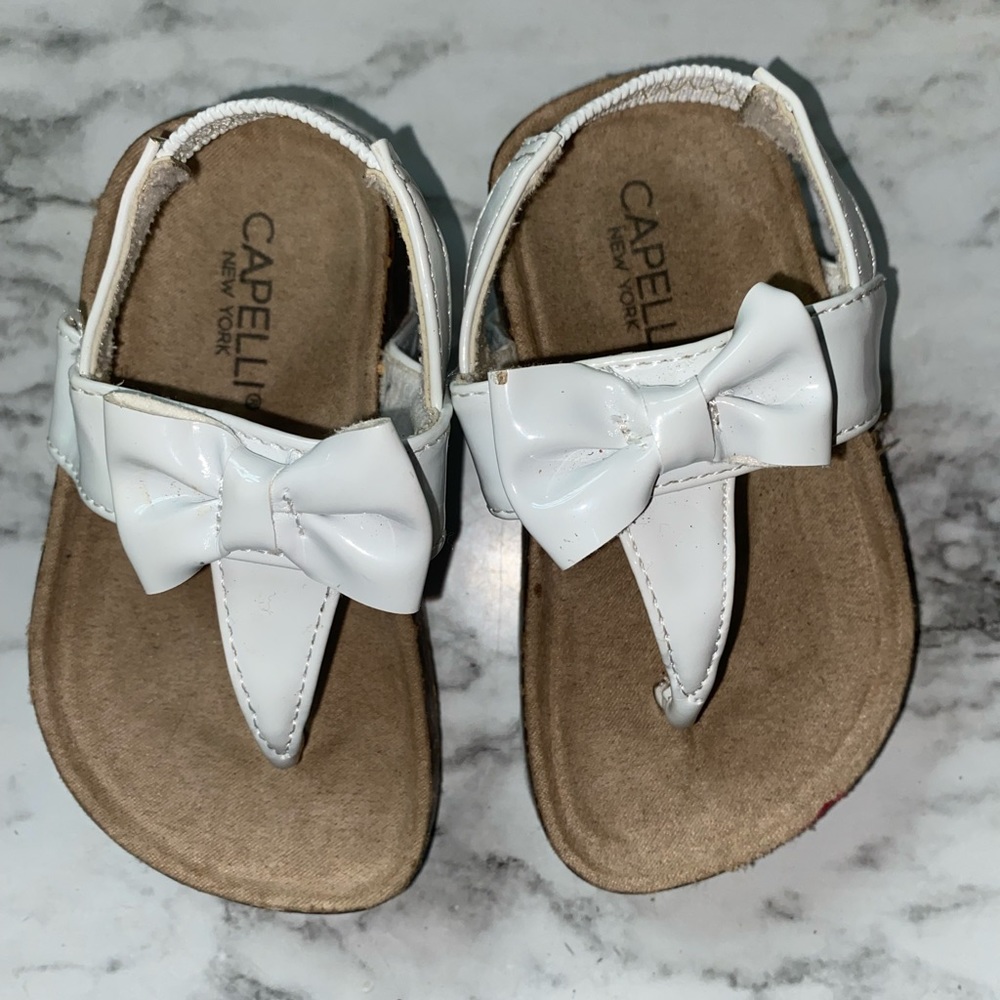 Size 5/6 Toddler girl white sandals with bow!